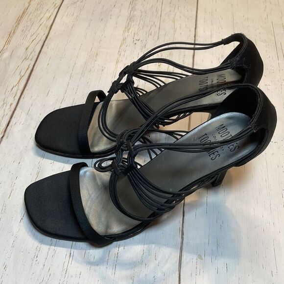Mootsies Tootsies woman’s black heel strappy heel Size 6.5 - Picture 4 of 11